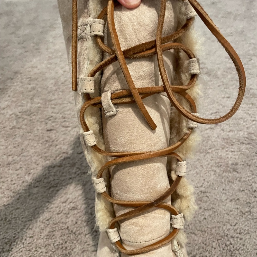 Authentic UGG uptown boots - Picture 7 of 15